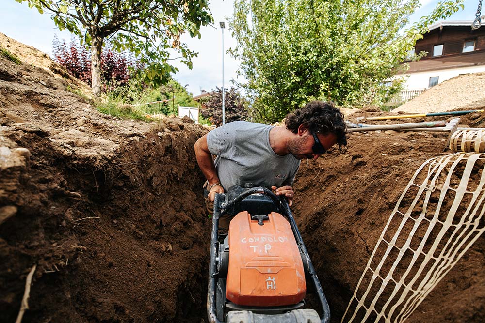 Photo d'un ouvrier de l'Entreprise de TP à Passy en Haute-Savoie CONDOLO TP